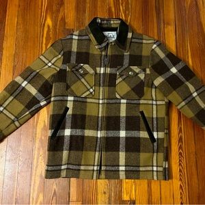 Woolrich VTG Mackinaw Brown Mens Large Wool Jacket Jacket in good condition.
